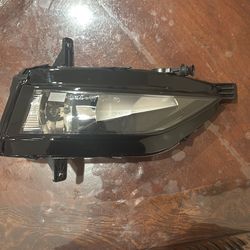 2015-2020  Volkswagen Golf Right Passenger Foglight Fog Light OEM
