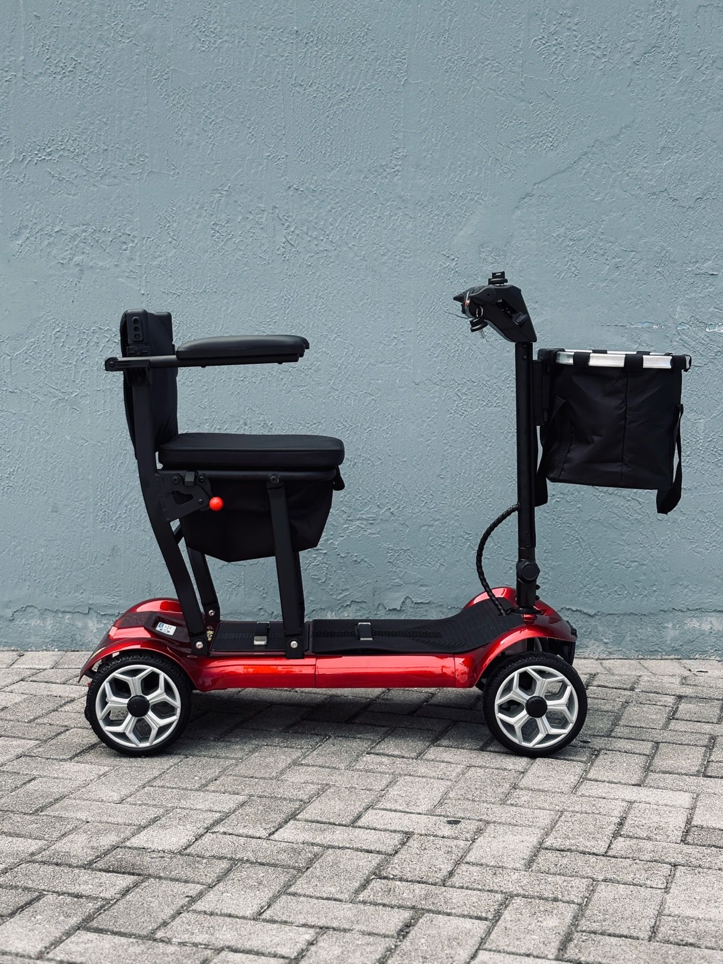 SUGO ELECTRIC MOBILITY SCOOTER