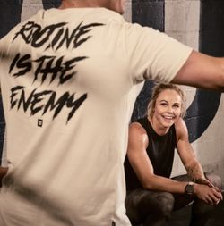 Crossfit cream T-Shirt Routine is the enemy Men Size Large
