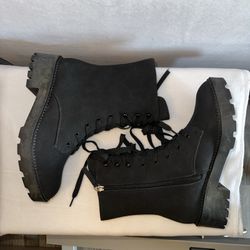 Combat Boots Women’s 7.5 Black Lace Up Block Heel Ankle Zipper Suede New In Box
