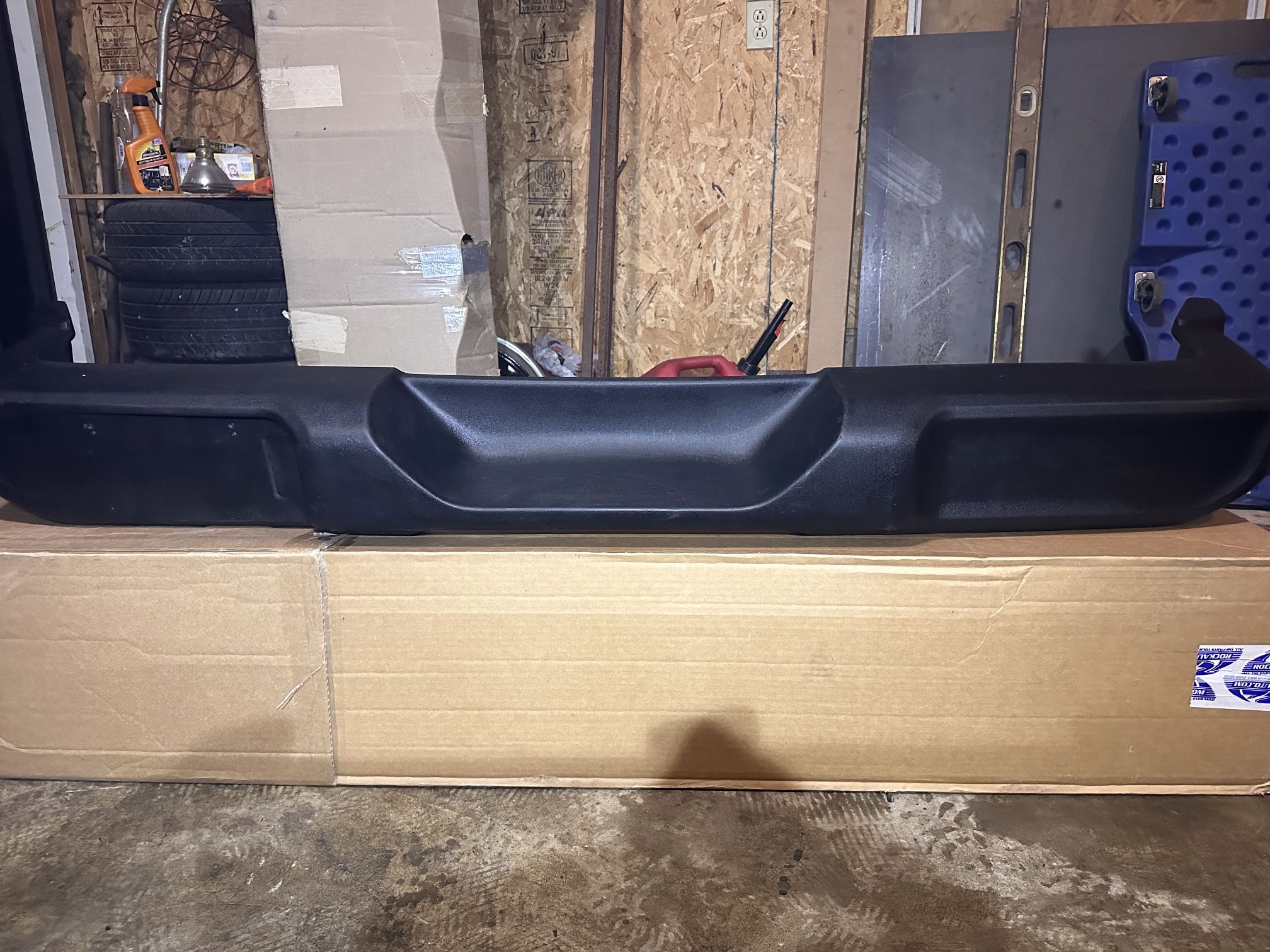 Bumper Rear fits 2019 3020 Jeep Wrangler