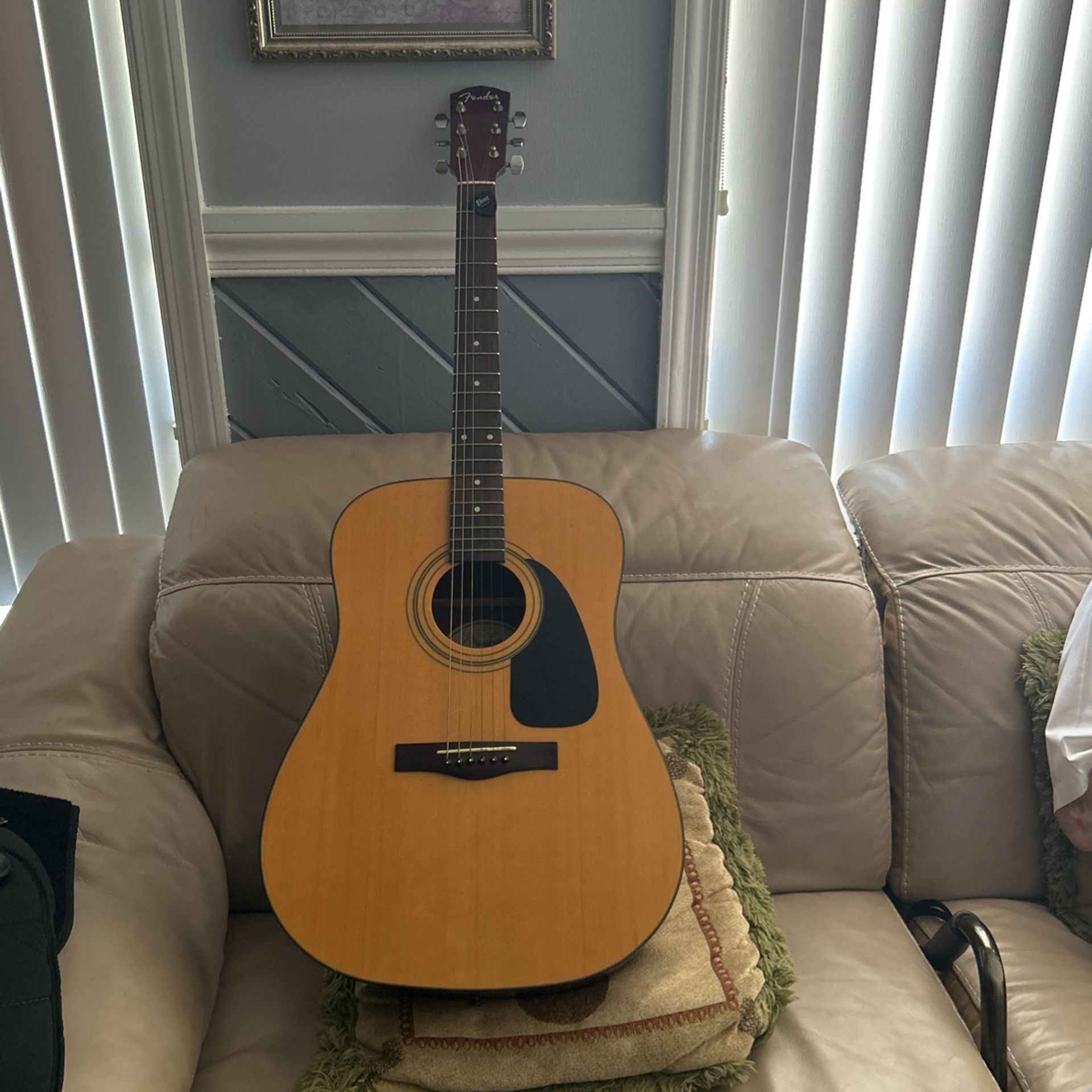 Fender DG-8 6-string VGC