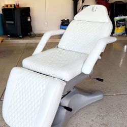 Luxury Adjustable Esthetician / Salon Chair – Excellent Condition