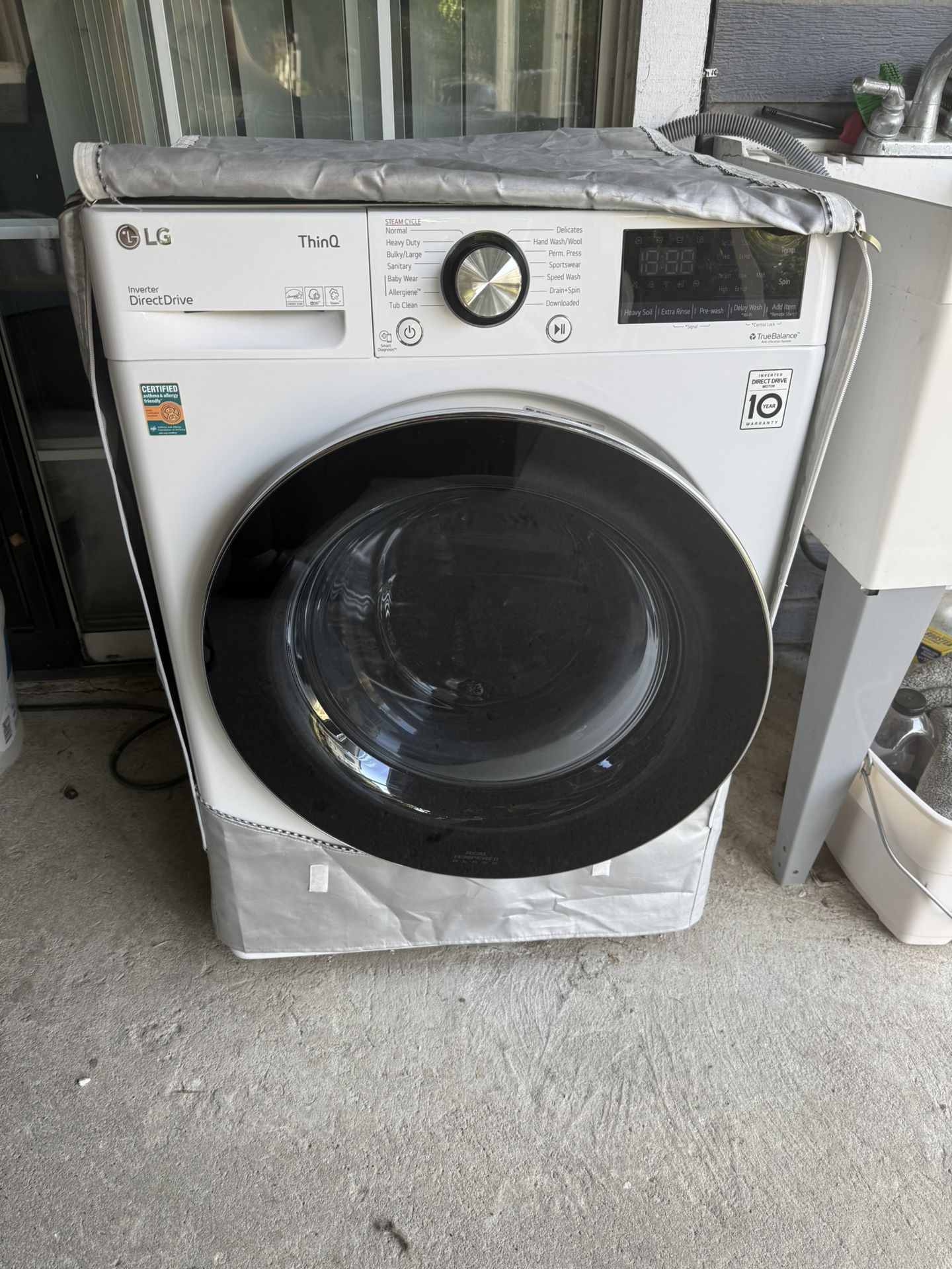 LG 24 in 2.4 CU FT compact stackable washer