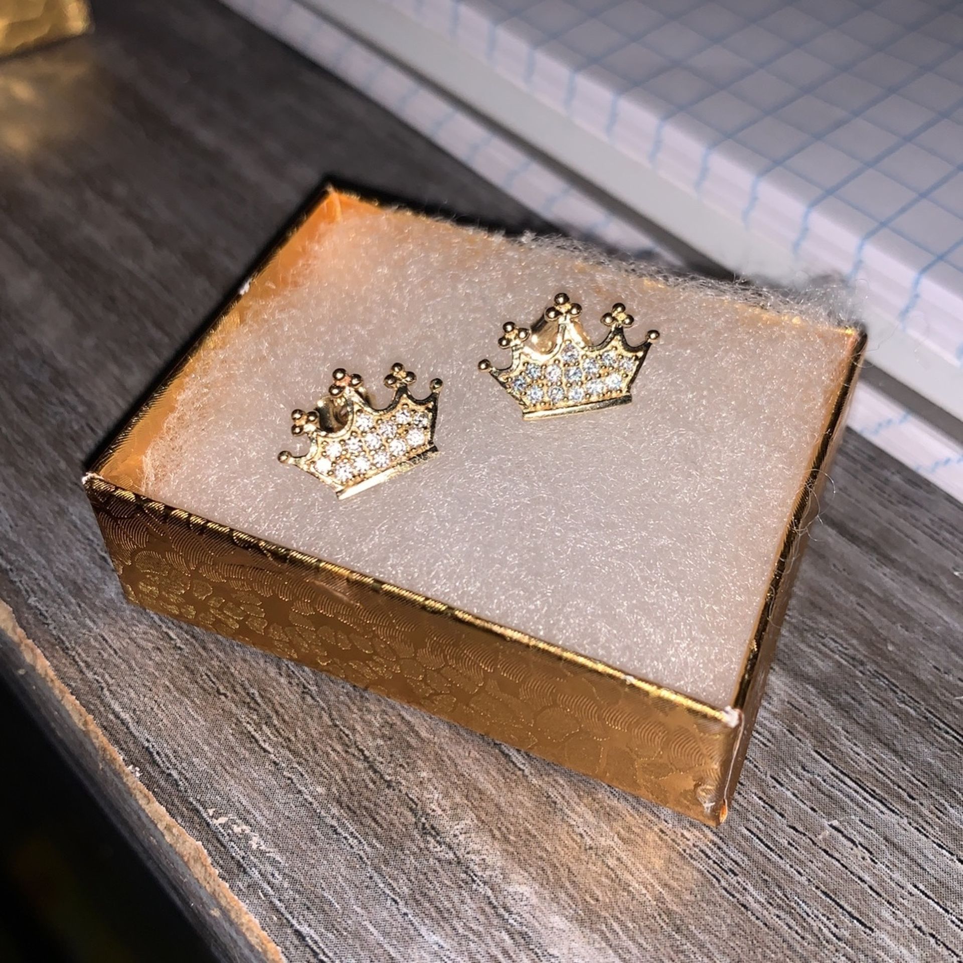 10k Crown Earrings Never Worn / Brand New