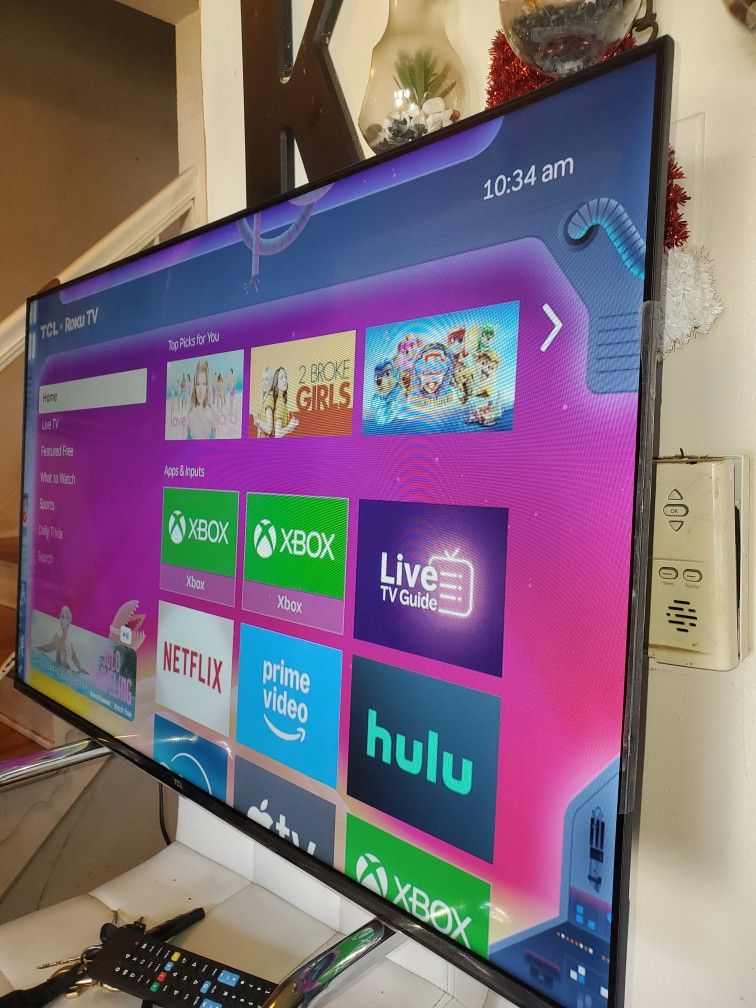 43" Roku Smart Tv 4k Great Condition No Legs It Was Mounted. Great Quality Pic No Scratch