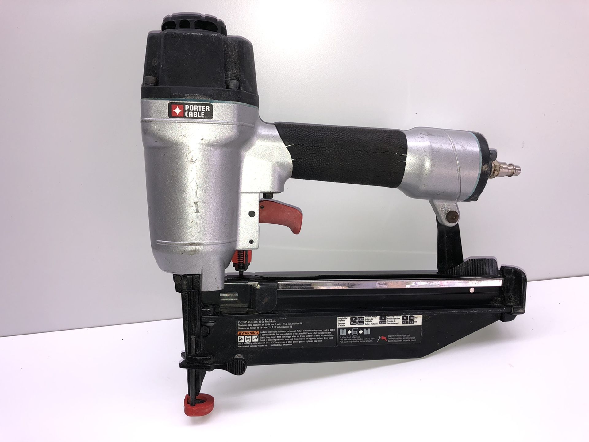 Porter Cable FN250SB 16 Gauge 1"- 2-1/2" Pneumatic Finish Nailer nail gun in excellent condition. Price is firm