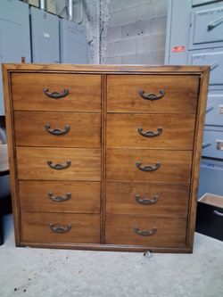 10-Drawer Solid Wood Dresser
