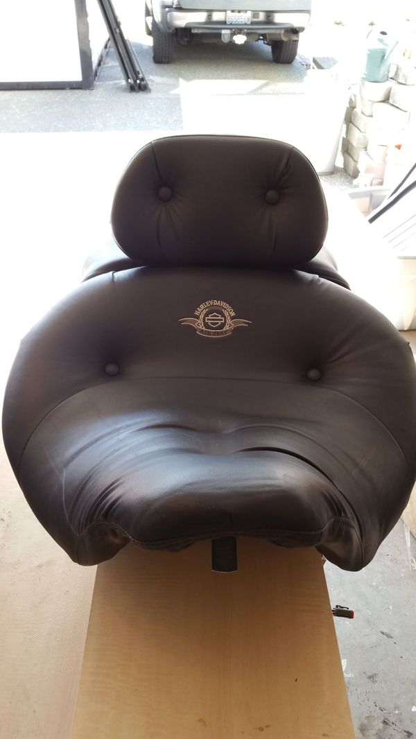 Harley Davidson Road Zeppelin Air Adjustable Seat for Sale in Redmond