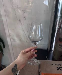 32 Total 13 3/4 OZ Wine Glass/Goblets