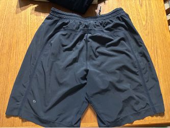 Men’s LuluLemon active shorts