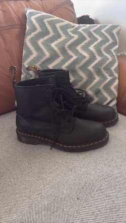 Doc martens black leather boots men’s size 9