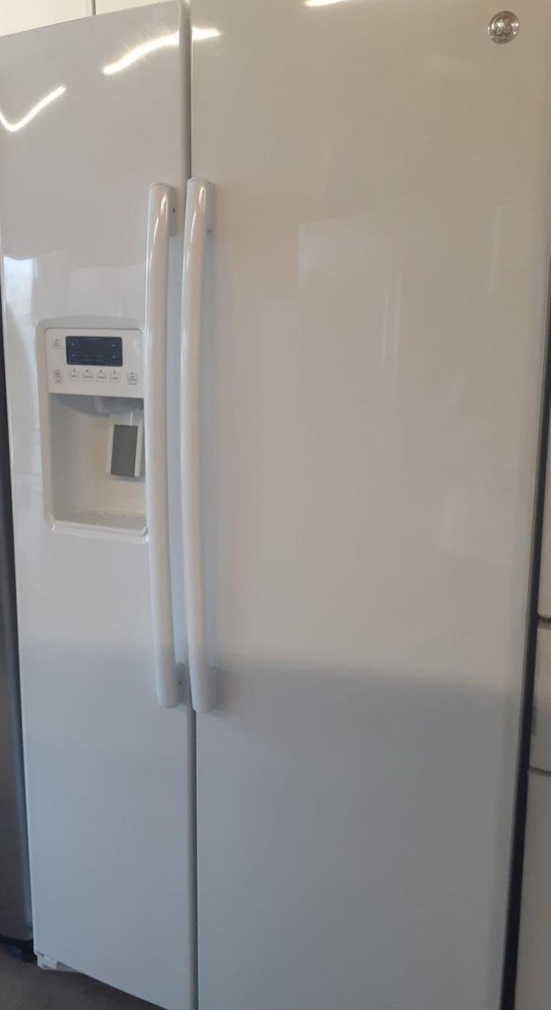 GE Side By Side White Refrigerator Fridge