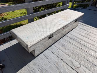 Lund Ultima Truck Tool Box 70 in