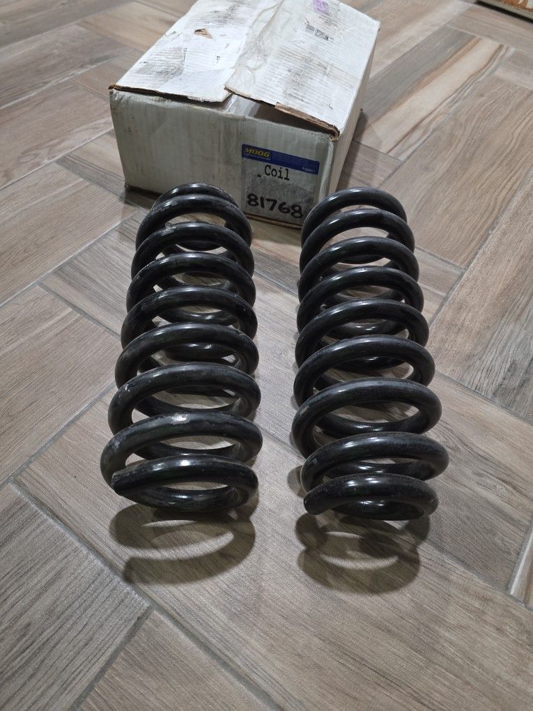 Front Coil Springs
2009 to 2018 Ram 1500 Truck
2019 to 2020 Ram 1500 Classic