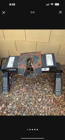 Dual Jaw Hitch Above Bed.
