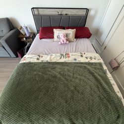 Full Size Bed Frame With Mattress