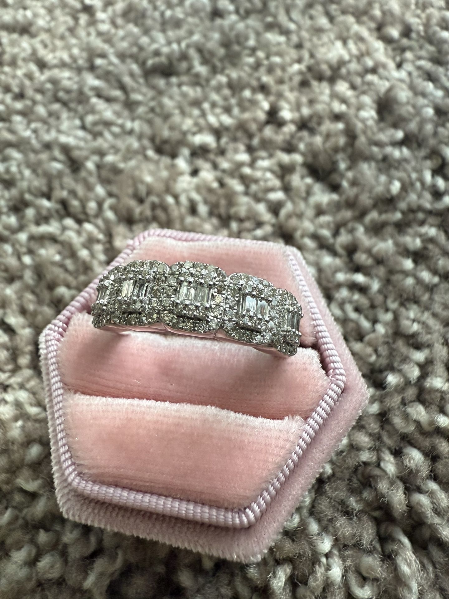 10k White Gold Diamond Ring