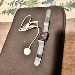 Apple Watch SE Locked 