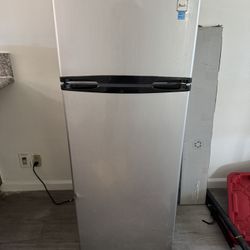 Avanti Fridge