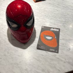 Spider-Man Marvel Legends Series Iron Spider Electronic Helmet with Glowing Eyes, 6 Light Settings and Adjustable Fit , Red