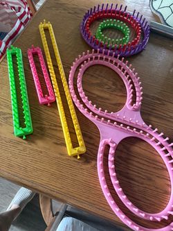 Knitting looms