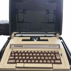 1987 Smith-Corona Deville XT K3RD Electric Typewriter with Case