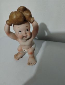 VINTAGE - MC PORCELAIN/ CERAMIC BABY FIGURINE 5.5"×3" - S89