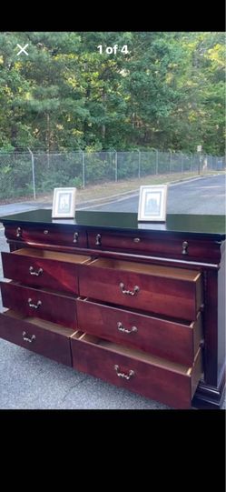 Modern solid wood long dresser . Drawer sliding smoothly