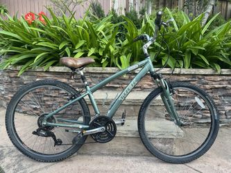 Trek Navigator 2.0 Bike