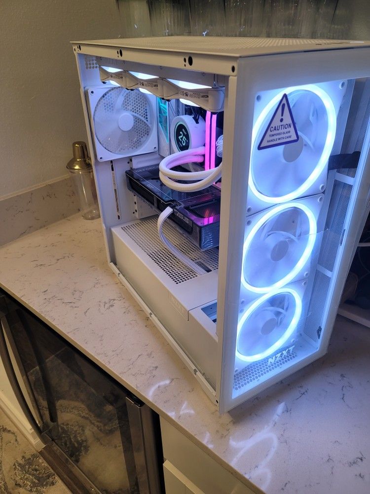 ASUS ROG Strix X670E-A,AMD Ryzen™ 7 9700X,DDR5 RAM 32GB,1TB NVMe,4TB NVMe,WHITE NZXT H7 Flow RGB Case,NZXT Kraken Z73 360mm White,1000W PSU,RTX 5070ti