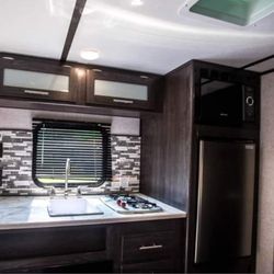 2021 COLEMAN LANTERN 17B 