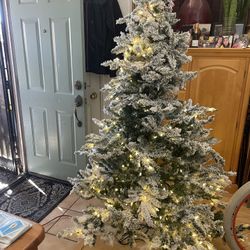 Christmas Tree 6 1/2 Feet High  For Sale 120:00 Dollars Or Best Offer  Great Condition In Another Store More Than 300:00 Dollars