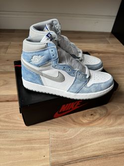 Air Jordan Retro 1 Hyper Royal