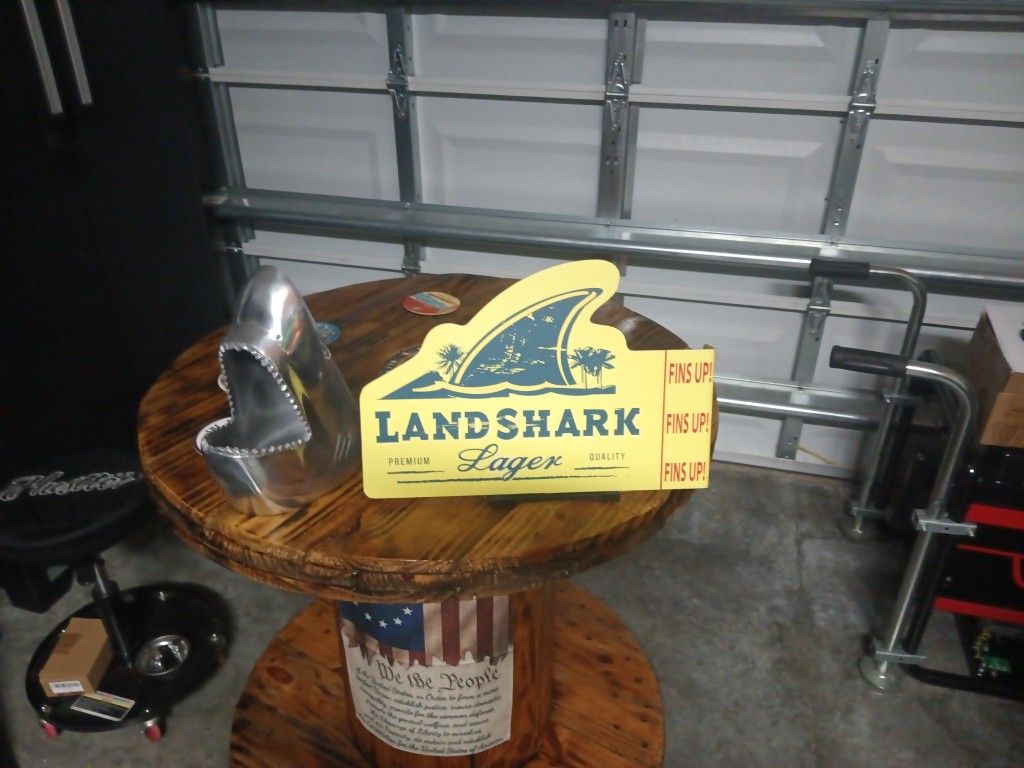 Nice Landshark Set