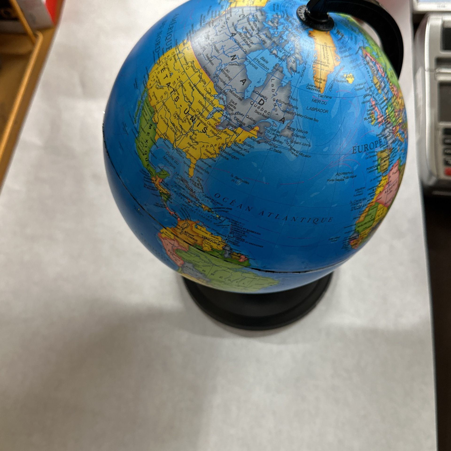 Spinning World Globe (FRENCH)
