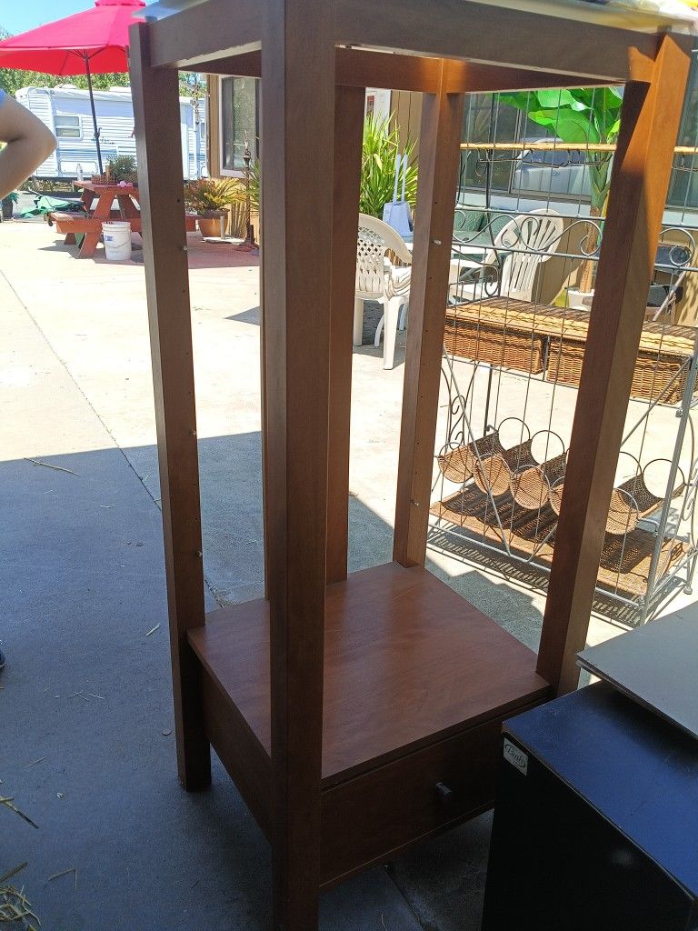 3 Shelves/Bookshelf With 1 Drawer 