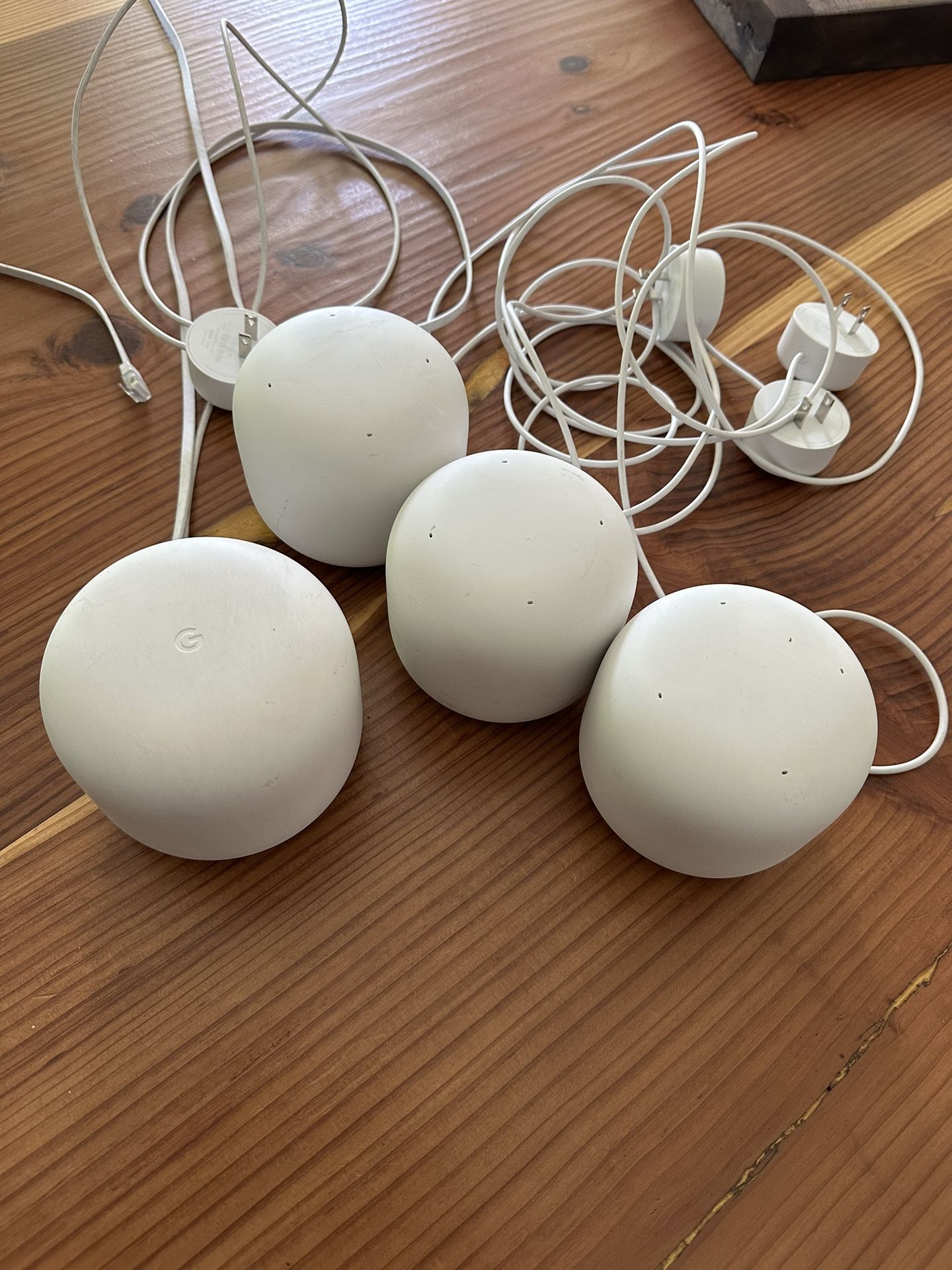 Google Router And Mesh Pucks 