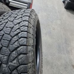 LIKE NEW ! LT275 70R 18 Pathfider All Terain Tires 