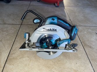 Circular Makita XSH03