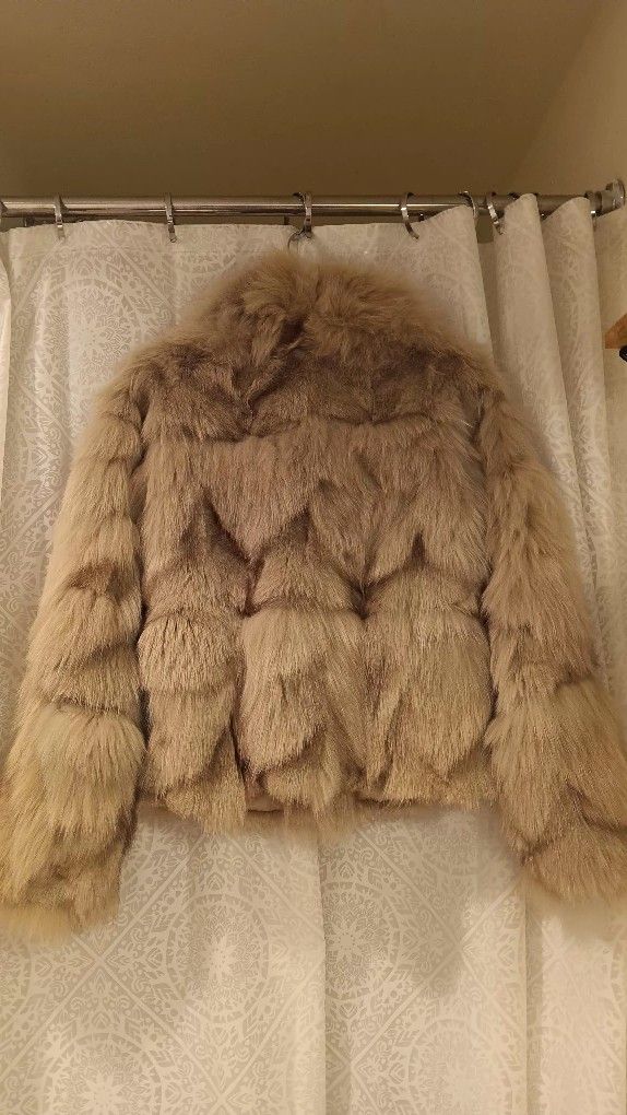 Ladies Silver Fur Size Medium 