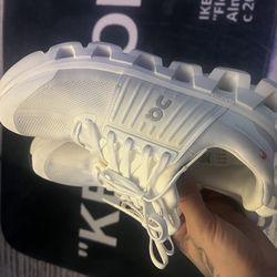 On cloud sneakers size 6y