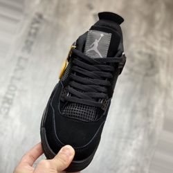 Jordan 4 Black a