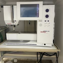 Bernina Sewing Machine Artista 200