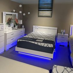 Queen Bed, Dresser, Mirror And Nightstand 