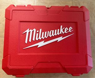 Milwaukee M18 Cordless Drill Set – Battery, Charger, Hard Case, Bits