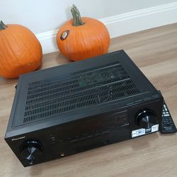 Pioneer 5.1-ch AV Receiver. HDMI, 3D, Surround Sound, USB, Bluetooth, PRE-OUT. A/B speaker output.