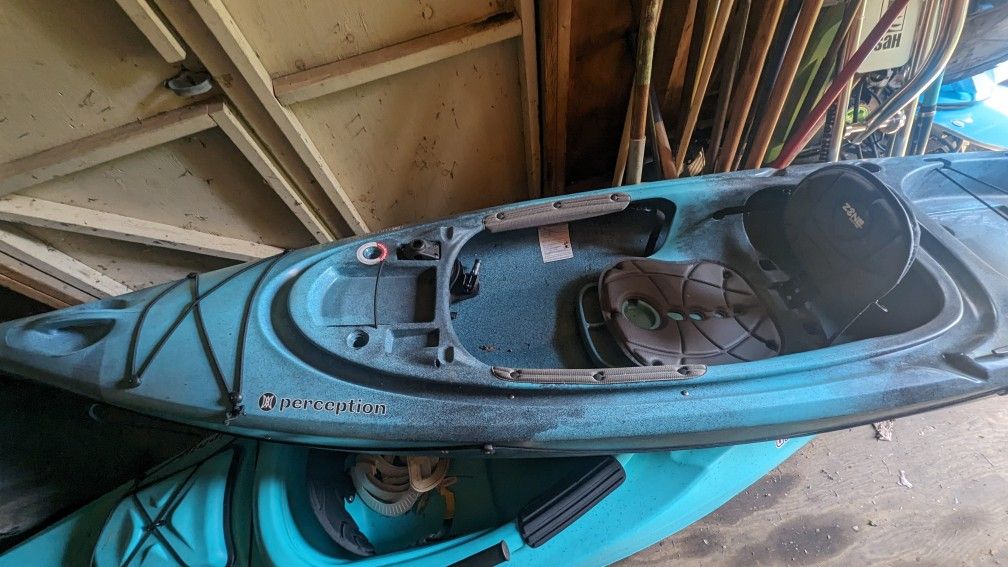 Perception Hook Kayak Used Twice Fishing Angler 10.5 Feet