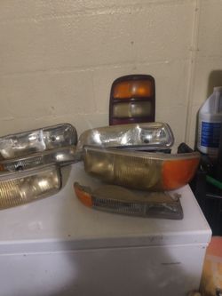 2006 Chevy Tahoe headlights