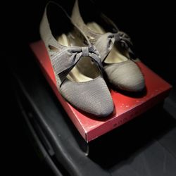 Ann Marino Flats ! Size 6 ! 